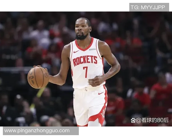 NBA球员得分助攻篮板三项数据排名分析与对比
